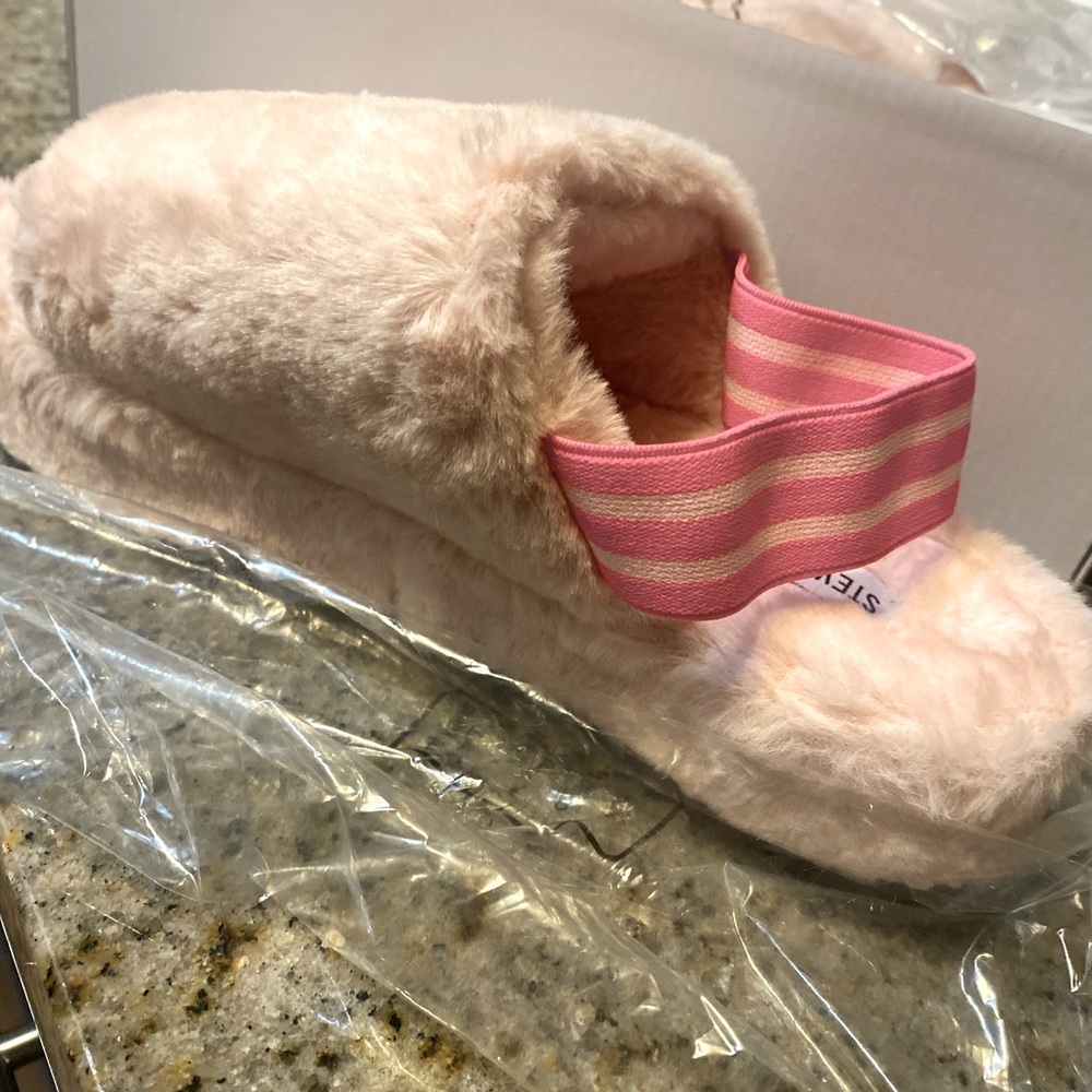 Steve Madden slippers size 9